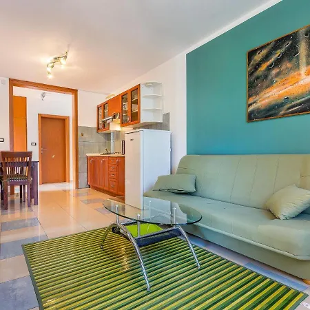 Appartement Charming In Pula With Swimming Pool