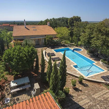 Charming In Pula With Swimming Pool * Valtura
