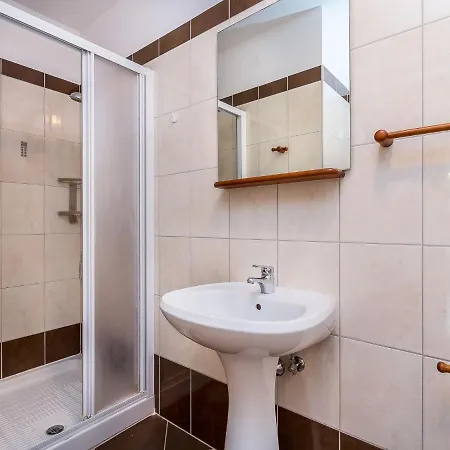 Charming In Pula With Swimming Pool Appartement