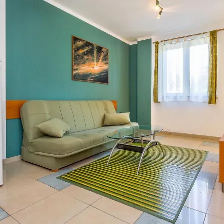 Charming In Pula With Swimming Pool Appartement