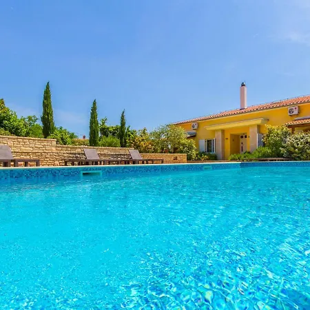 Charming In Pula With Swimming Pool *