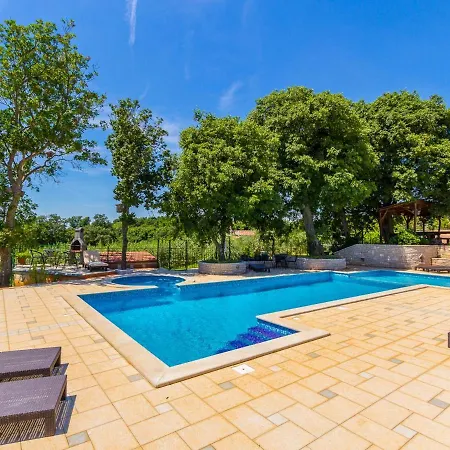 Charming In Pula With Swimming Pool * Valtura