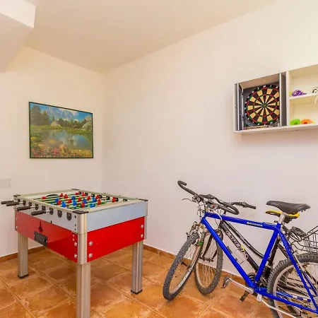 Apartament Charming In Pula With Swimming Pool *