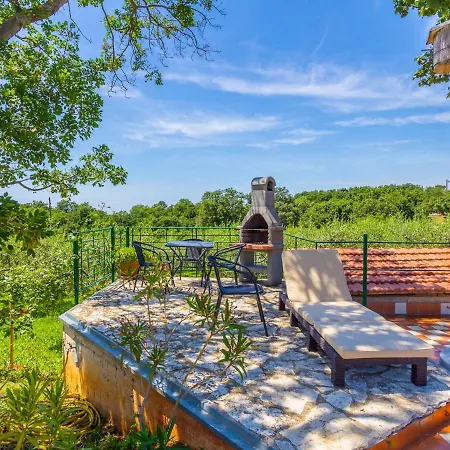 Charming In Pula With Swimming Pool *