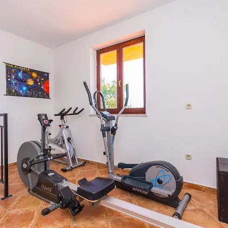 Charming In Pula With Swimming Pool Appartement *