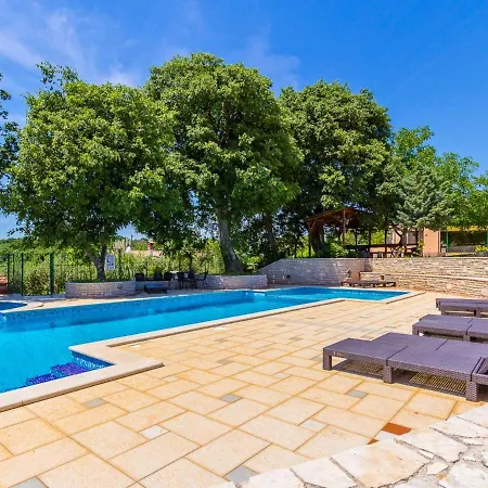 Charming In Pula With Swimming Pool *