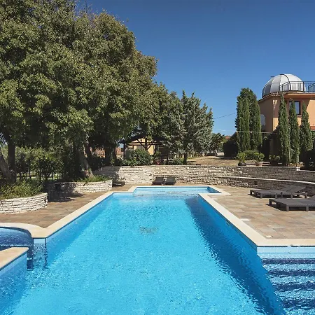 Lägenhet Charming In Pula With Swimming Pool *