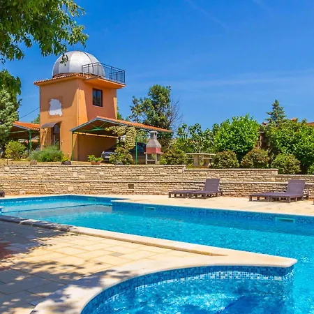Apartment Charming In Pula With Swimming Pool