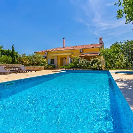 Charming In Pula With Swimming Pool * Valtura